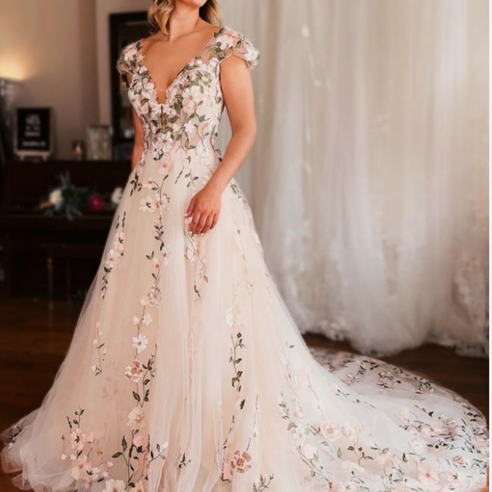 Elegant Floral Embroidered Cream Dress